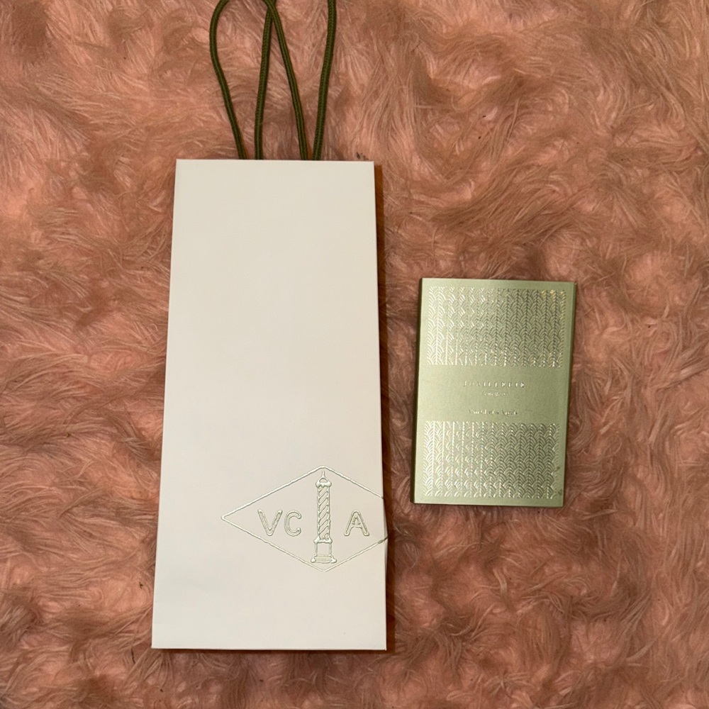 Van Cleef & Arpels Gift Bag and Card Set - White and Gold